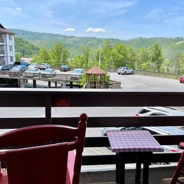 Relaxing Mountain Condo in Gatlinburg with City view !，位于加特林堡的酒店