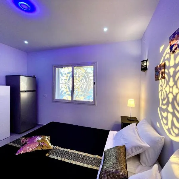 Master Suite in Bellavista Andalucia with Pool and Beach，位于Raʼs al Jabal的酒店