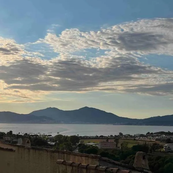 Charmant 2 pièces avec vue sur mer à Porticcio en Corse du Sud，位于波尔蒂乔的酒店
