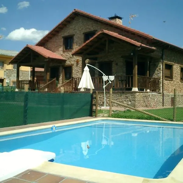Casa rural casa lara piscina jardin Lara，位于San Martín de Valdetuéjar的酒店