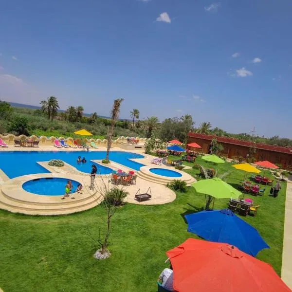 Tunis Pyramids Hotel - فندق اهرامات تونس，位于舍克舒克的酒店