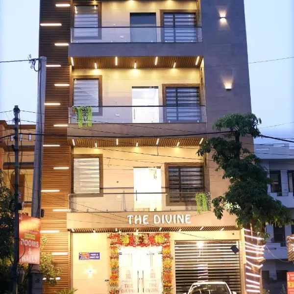 The Divine- शानदार कमरे के साथ，位于Gharaunda的酒店