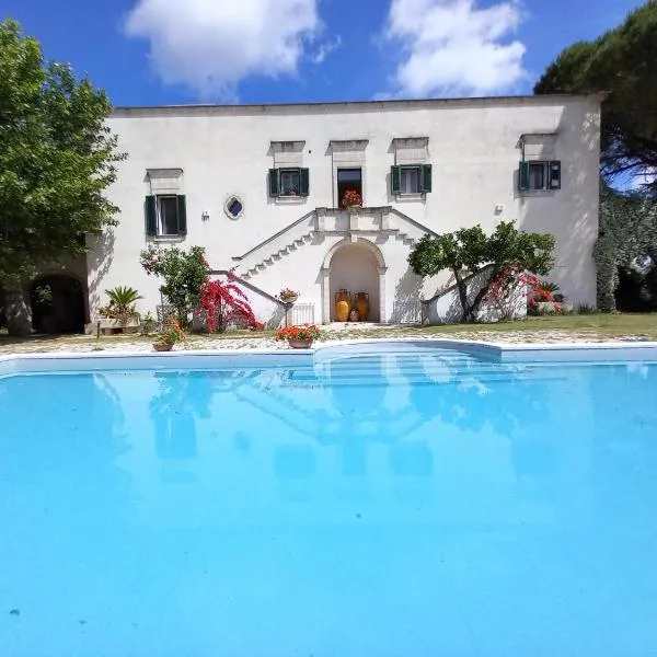 MASSERIA INCANTAMENTO Suite Bouganville，位于Latiano的酒店