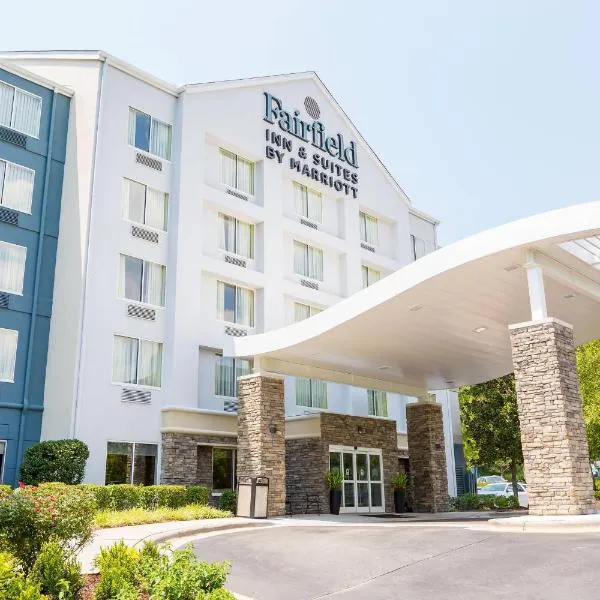 Fairfield Inn & Suites Raleigh Durham Airport Research Triangle Park，位于莫里斯维尔的酒店