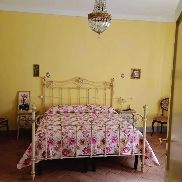 Appartamento di Lusso in Borgo Storico Toscano，位于拉韦尔纳的酒店