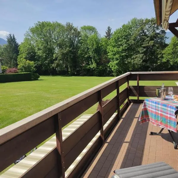 Bel appartement au calme à 5 minutes du village，位于芒通圣贝尔纳的酒店