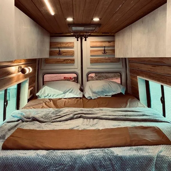 best camper van in tbilisi，位于第比利斯的酒店