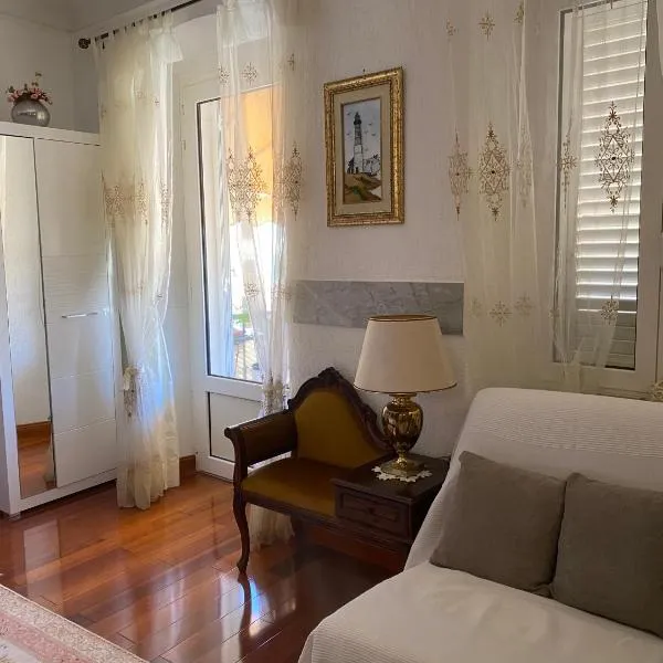 Studio Apartment Naya，位于木洛希尼的酒店