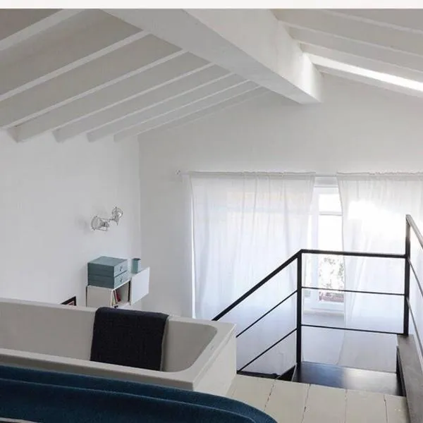 Loft due livelli di design pubblicato su riviste architettura con due posti auto，位于圣托斯特凡诺港的酒店