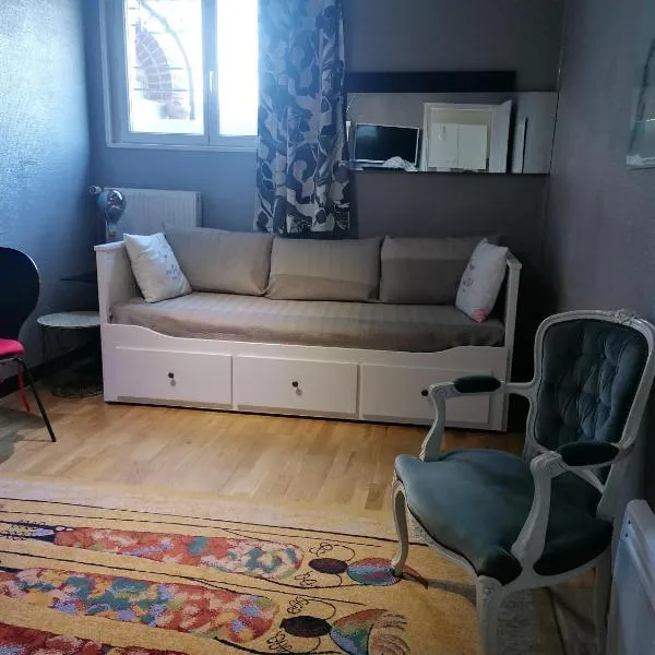 Charmant Appartement 10mn Rouen，位于弗兰奎维尔-圣皮尔的酒店