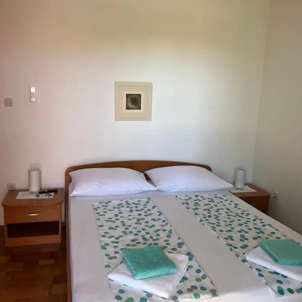 Apartments Xenia Pakoštane，位于帕科坦的酒店