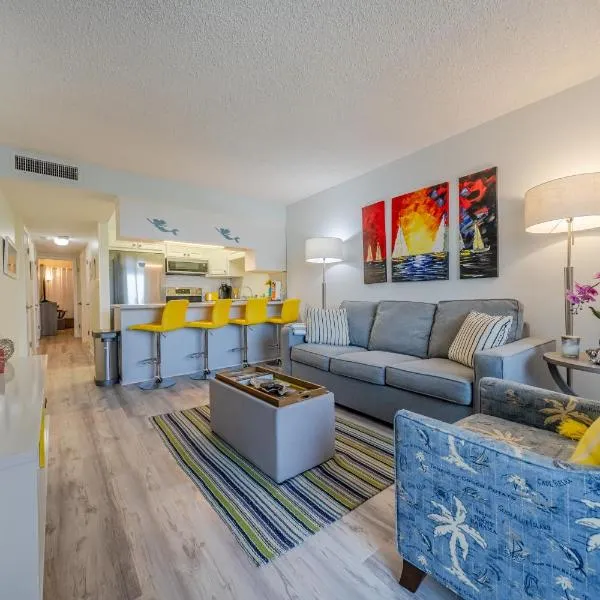 Hello Sunshine Steps To the Beach，位于德斯坦的酒店