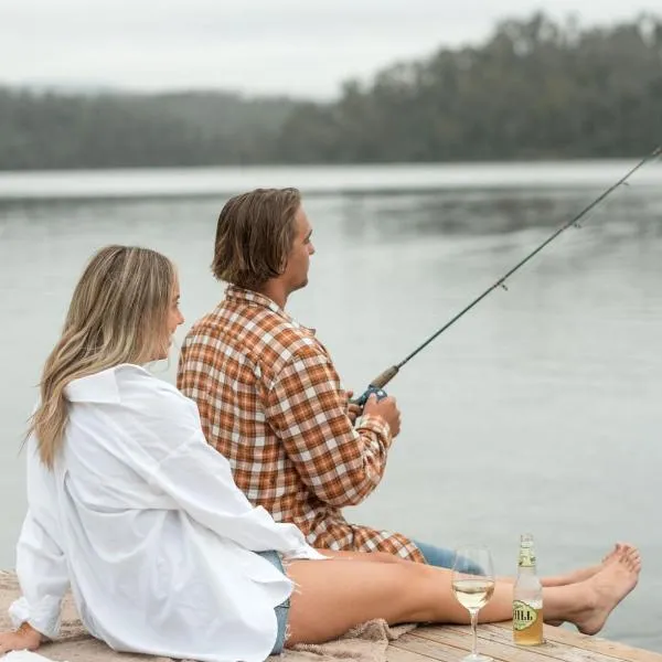 The Leaning Oak Holiday Lifestyles - Lake Conjola，位于贝拉拉的酒店