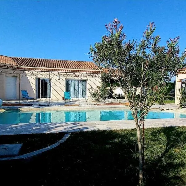 Villa 140 m² hab. avec piscine，位于Lacrouzette的酒店