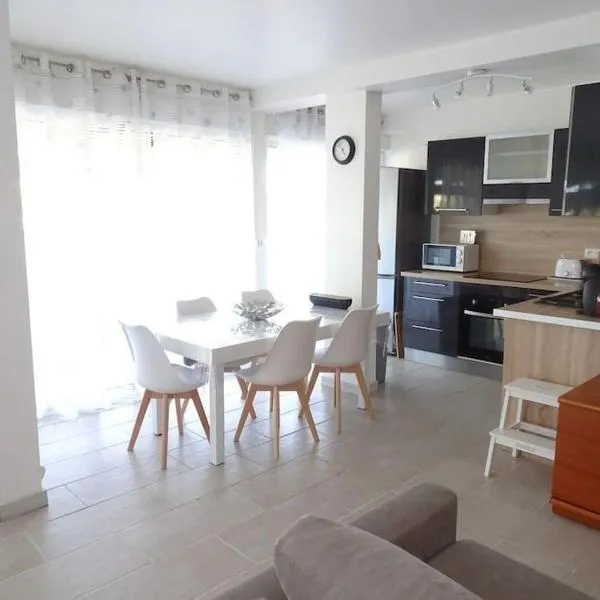 Appartement à 5mn de la plage en RdC，位于纳博讷普拉日的酒店