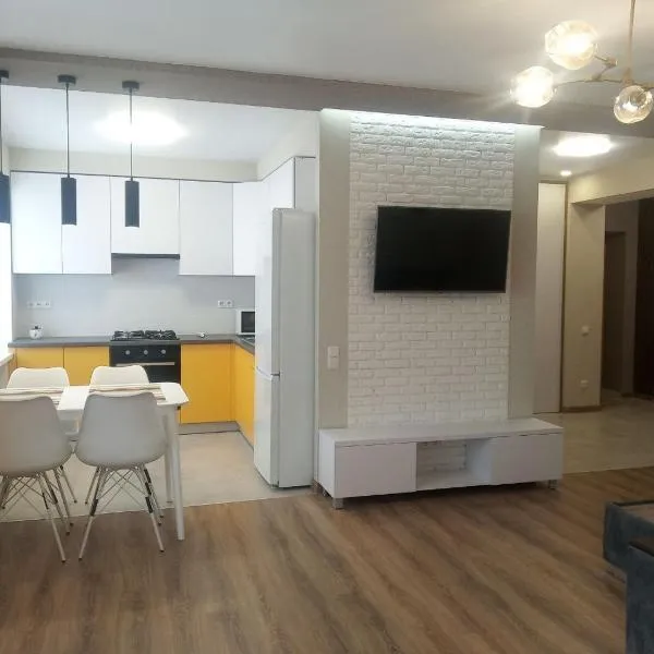 2 room apartment in the center of Poltava，位于波尔塔瓦的酒店