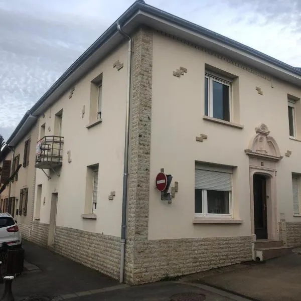 Jouy-aux-Arches : 10km Metz - Appartement rénové duplex 75m2 - Proximité A31 et toutes commodités，位于朱伊·奥克斯·阿奇斯的酒店