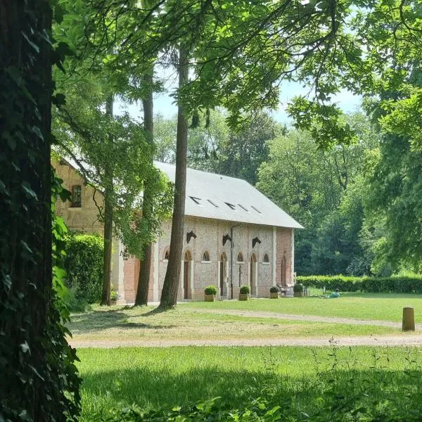 Les Ecuries du Château de Brumare，位于Brestot的酒店