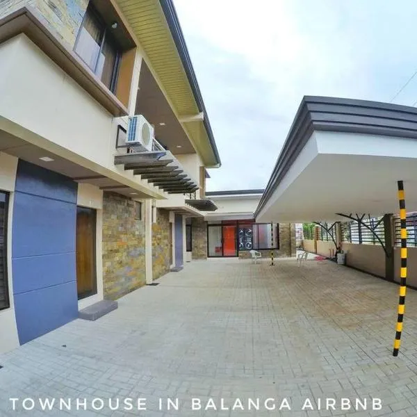 Stylish Townhouse in Balanga City Quiet Neighborhood，位于Tinajero的酒店