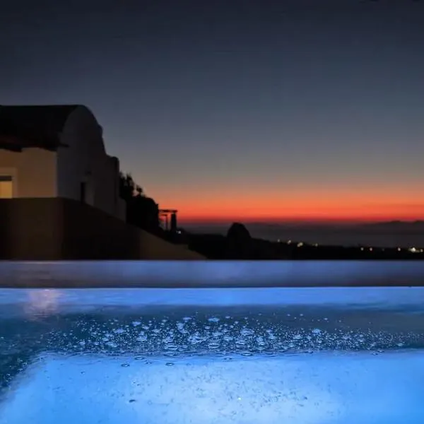 GTK Santorini Oia Sunset Villas，位于Thólos的酒店