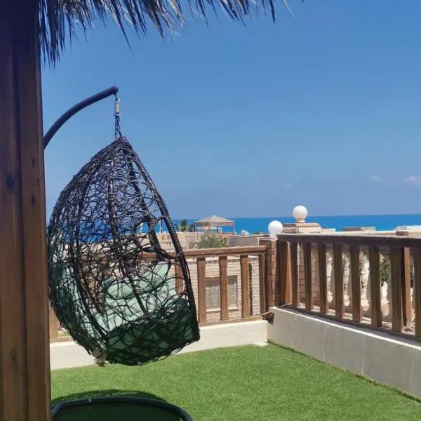 فيلا مكيفة بجاردن ورووف بالنجيل الصناعى وبرجولا，位于Dawwār ‘Abd Allāh的酒店