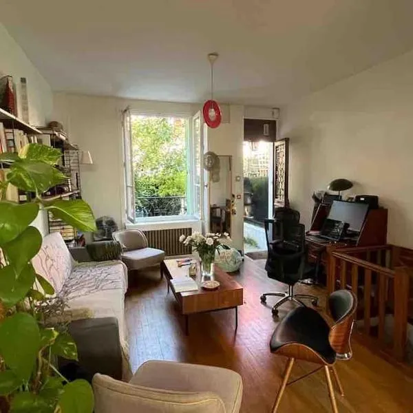 Full equiped house with garden，位于巴黎的酒店