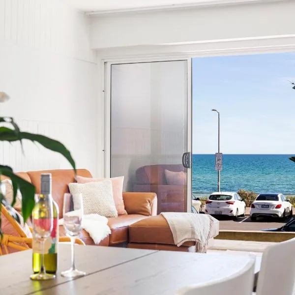 Luxury Beachfront Retreat on Henley Beach Esplanade，位于Henley Beach的酒店