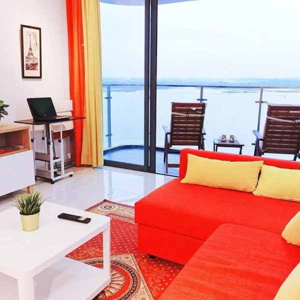 海滨度假屋 3BR Condo ~Walk to Beach @13pax #RoyalStrand，位于新山的酒店