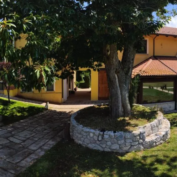 Agriturismo Roseto，位于Brognaturo的酒店