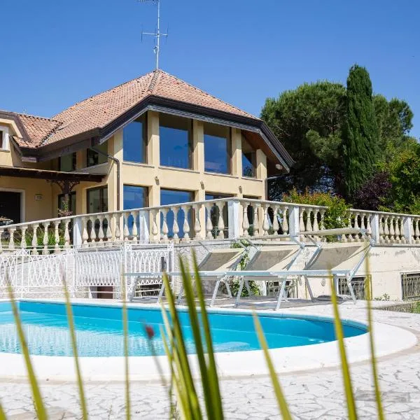 Villa Rolls - Porzione di Villa con piscina,giardino e parcheggi，位于卡托利卡的酒店