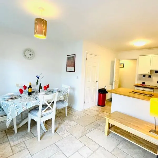 Centrally located "Spring Cottage" Perfect Ventnor Holiday Home，位于Brook的酒店