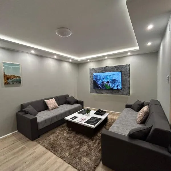 Mirrors Apartmani，位于兹雷尼亚宁的酒店