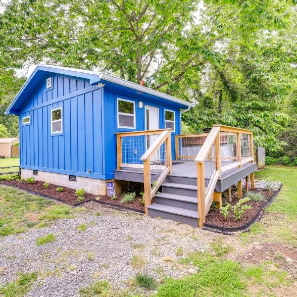 Cozy Hikers Hideaway Steps From Creeper Trail!，位于Damascus的酒店