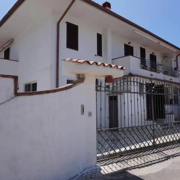 Villa 7 posti a 3 minuti dal mare Villa Carbone，位于斯佩隆加的酒店