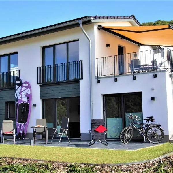 Ferienhaus direkt am Diemelsee-Heringhausen-Willingen-Toplage-Sauna-3 Schlafzimmer-2 Terrassen-109 qm-incl Wäsche，位于Heringhausen的酒店