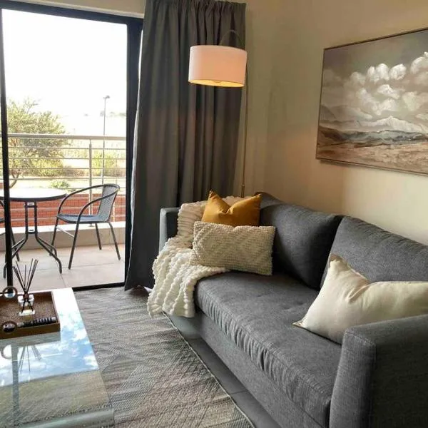 Luxury 1bed Serengeti OliveWood ORT Airport，位于肯普顿帕克的酒店