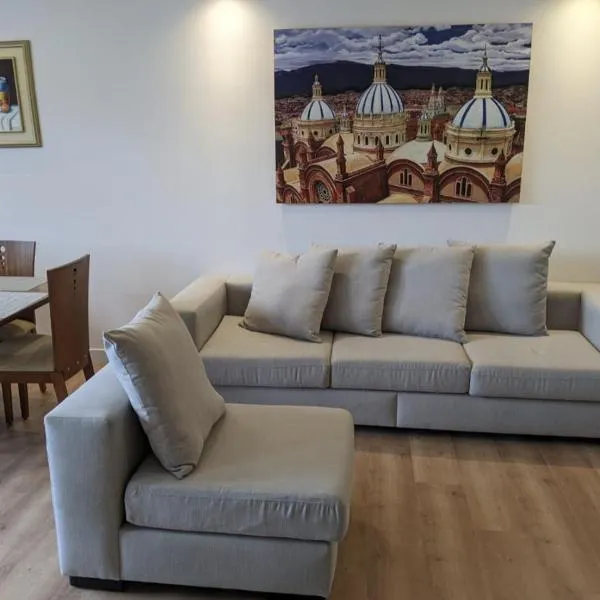 Stunning 5th floor condo w/ scenic view near tran，位于昆卡的酒店