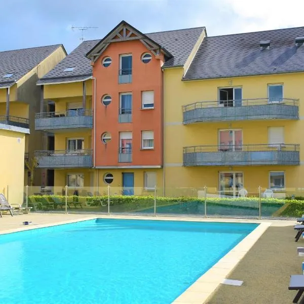 阿多尼斯格兰营地公寓 - 德索拉岛住宅，位于Monfréville的酒店