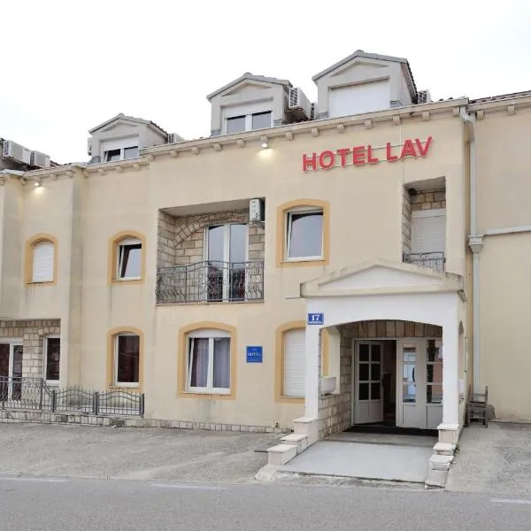 Hotel Lav，位于Kamenice的酒店