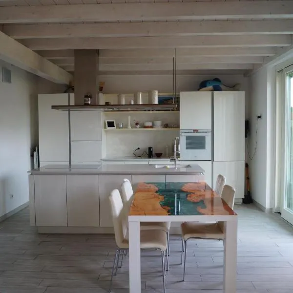 Charme Lake Loft，位于伊斯普拉的酒店