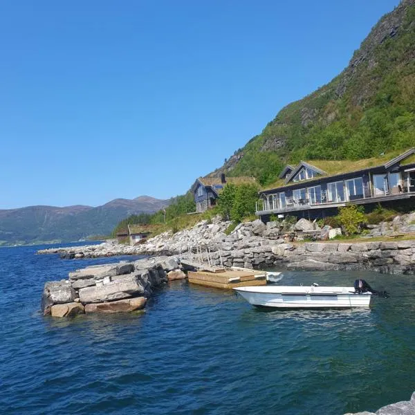 Småstranda Fjord Lodge,位于Åheim的酒店