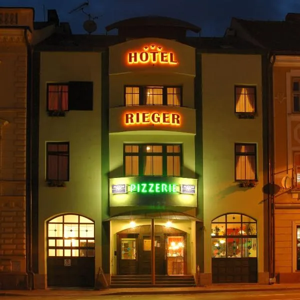 Hotel Rieger Garni，位于Libáň的酒店