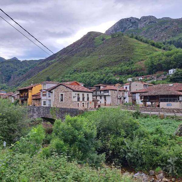 Casa Rural El Puente de Agues，位于波拉-德拉维亚纳的酒店