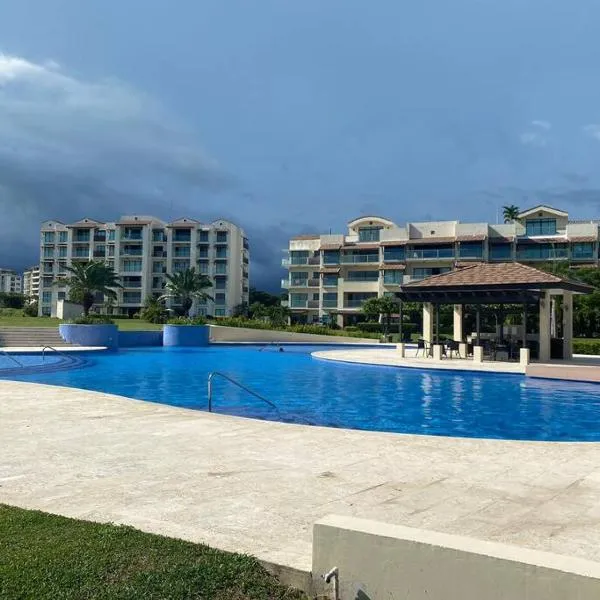 Lujoso y Familiar Apartamento de Playa y Golf en San Carlos Panamá，位于Las Uvas的酒店