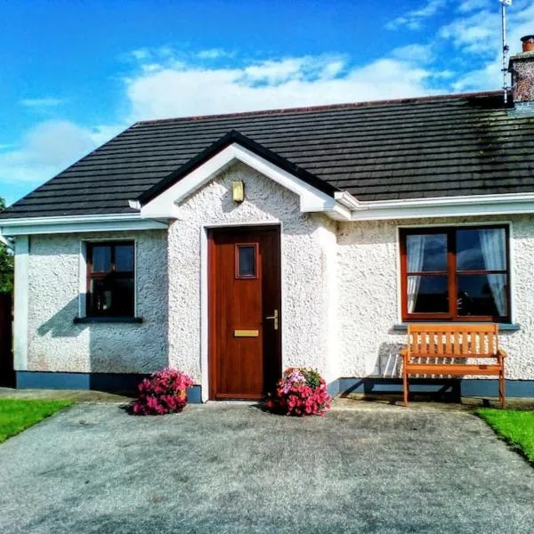 Wild Atlantic Haven, cosy home nr. Ballina & Beach，位于Boyhollagh的酒店