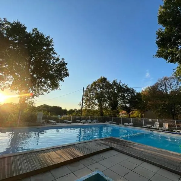 7-gîte-7 personnes au cœur de la nature /piscine，位于Saint-Aubin-de-Nabirat的酒店