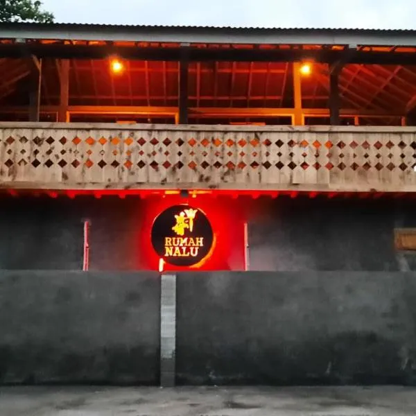 Rumah Nalu surf camp，位于Padangnegeri的酒店