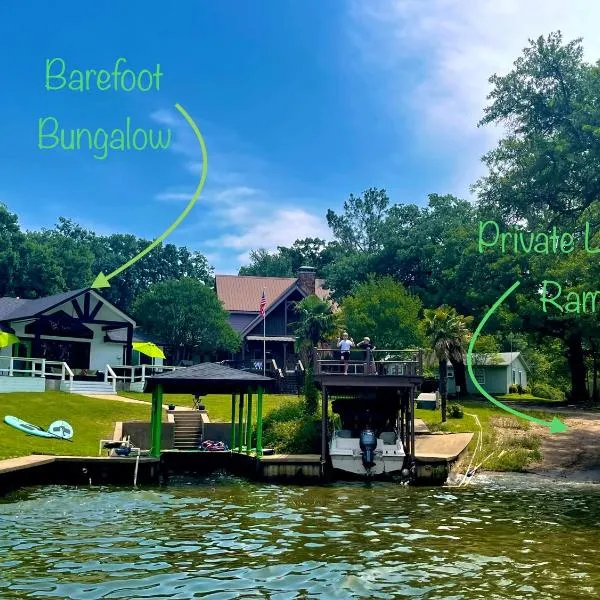 Barefoot Bungalow，位于Enchanted Oaks的酒店