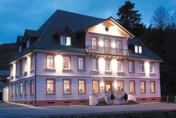 赫彻思贝格兰德酒店，位于比伯拉赫的酒店