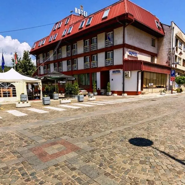 萨克斯巴尔干酒店，位于Obrenovac的酒店